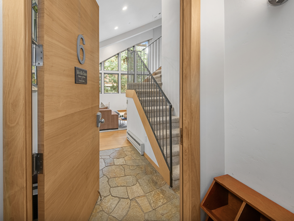 Luxury Vail Village 4 Bedroom Vacation Condo - Walk to Lifts